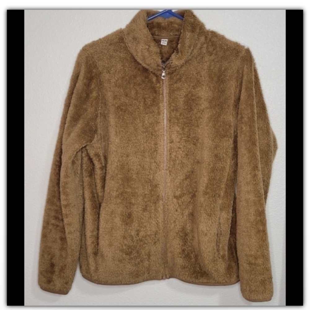 Uniqlo teddy bear sweater size medium